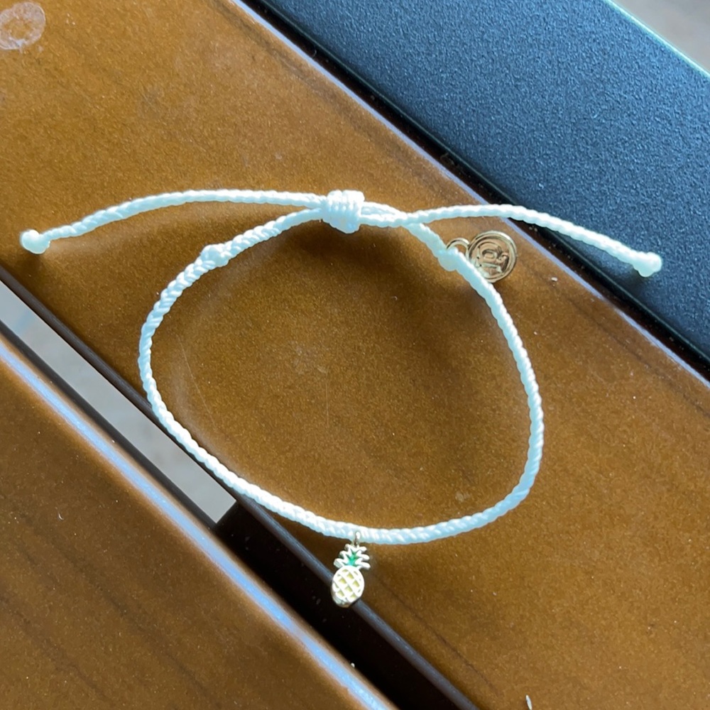 White pineapple Pura Vida bracelet